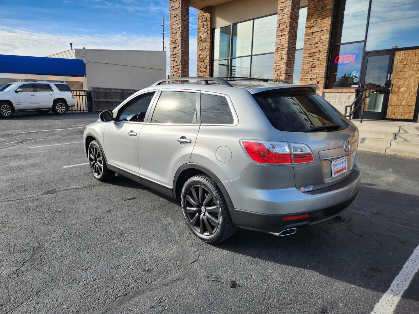 2010 Liquid Silver Metallic /Black Mazda CX-9 Grand Touring (JM3TB3MA6A0) with an 3.7L V6 DOHC 24V engine, Automatic transmission, located at 10890 W. Colfax Ave., Lakewood, CO, 80215, (303) 274-7692, 39.739914, -105.120132 - 2010 Mazda CX-9<br><br>D1 Auto NEVER charges dealer fees! All cars have clean titles and have been inspected for mechanical issues. We have financing for everyone. Good credit, bad credit, first time buyers.<br><br>Please call Lakewood Location 303-274-7692 or Thornton 303-287-5511 to schedule a tes - Photo#7